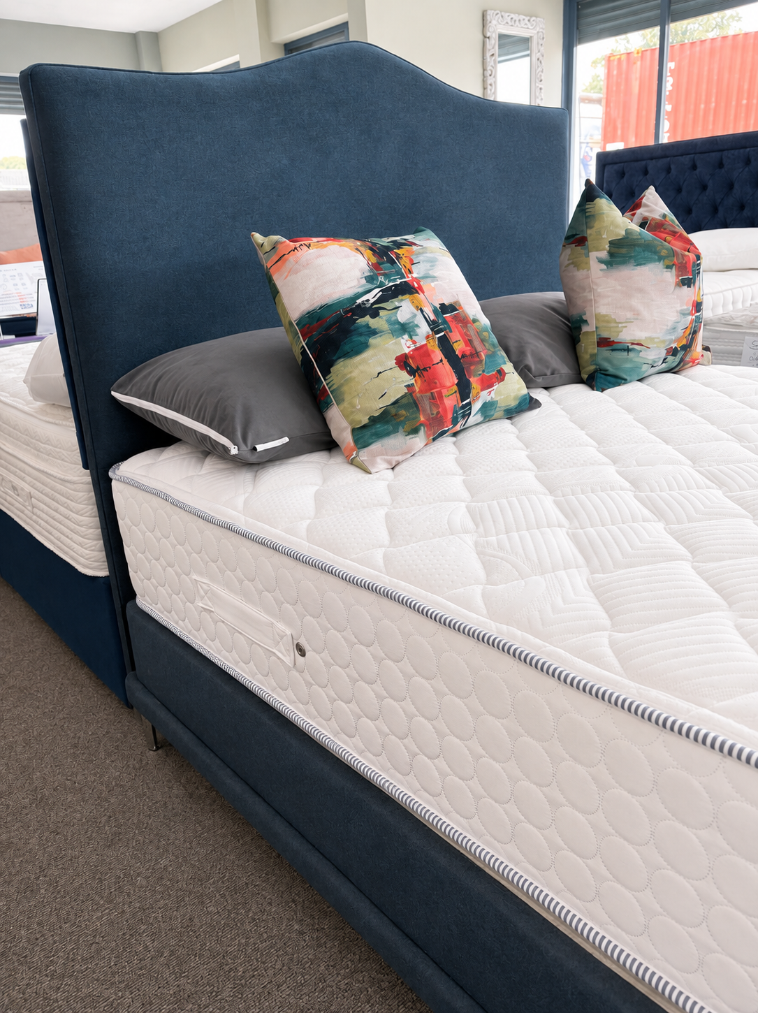 Snooze 1000 - 4'6 Double Divan Set - Ex-Display